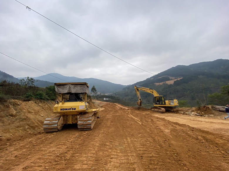 Quảng Ninh: 3 năm, đầu tư thêm 744km đường giao thông các loại- Ảnh 2. Quảng Ninh: 3 năm, đầu tư thêm 744km đường giao thông các loại- Ảnh 2.