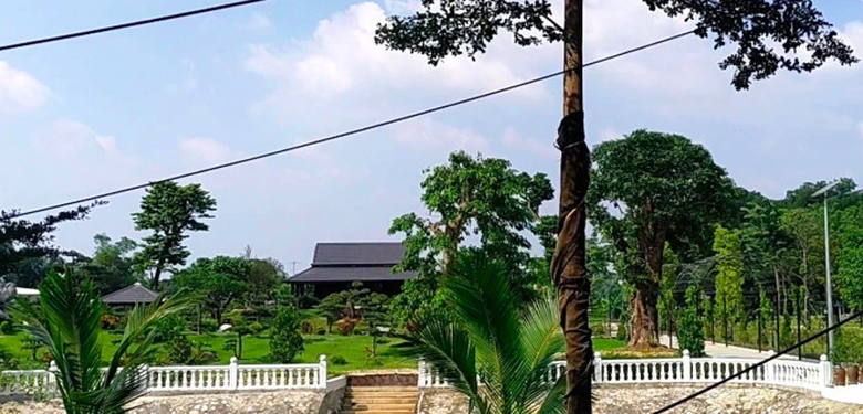 "Biệt phủ" trái phép chưa dỡ bỏ, tự ý xây thêm sân tập golf- Ảnh 1. "Biệt phủ" trái phép chưa dỡ bỏ, tự ý xây thêm sân tập golf- Ảnh 1.