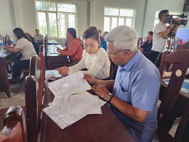 Đắk Nông: Người dân ký cam kết bảo vệ kết cấu hạ tầng giao thông đường Hồ Chí Minh- Ảnh 2. Đắk Nông: Người dân ký cam kết bảo vệ kết cấu hạ tầng giao thông đường Hồ Chí Minh- Ảnh 2.