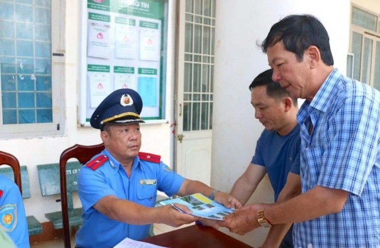 Đắk Nông: Người dân ký cam kết bảo vệ kết cấu hạ tầng giao thông đường Hồ Chí Minh- Ảnh 1. Đắk Nông: Người dân ký cam kết bảo vệ kết cấu hạ tầng giao thông đường Hồ Chí Minh- Ảnh 1.