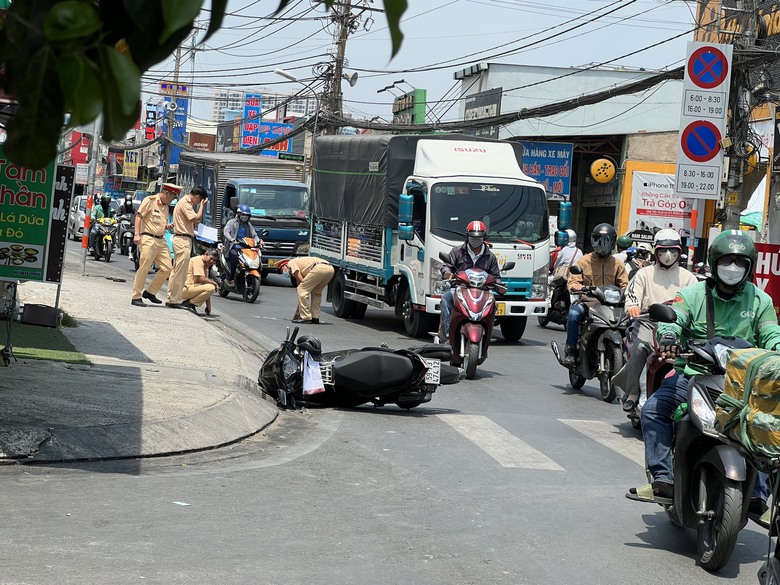 Taxi c&ocirc;ng nghệ t&ocirc;ng h&agrave;ng loạt xe m&aacute;y ở TP.HCM- Ảnh 1.