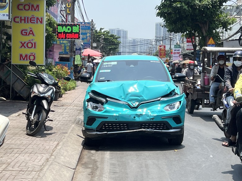 Taxi c&ocirc;ng nghệ t&ocirc;ng h&agrave;ng loạt xe m&aacute;y ở TP.HCM- Ảnh 2.
