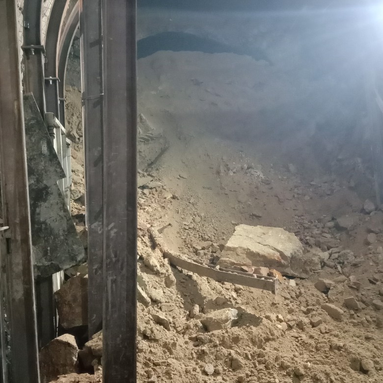 Tăng tốc trung chuyển h&agrave;ng trăm h&agrave;nh kh&aacute;ch đi t&agrave;u sau sự cố sạt lở hầm đ&egrave;o Cả- Ảnh 3.