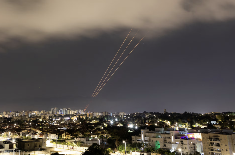 Iran l&ecirc;n tiếng, khẳng định vụ tấn c&ocirc;ng đ&aacute;p trả Israel l&agrave; hợp ph&aacute;p- Ảnh 1.