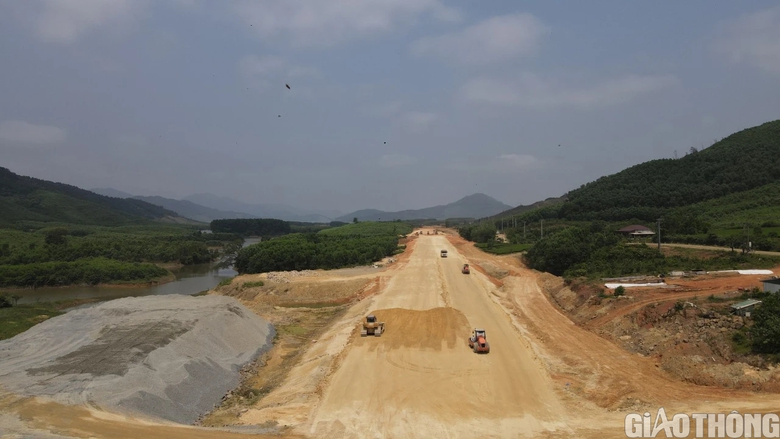 Diện mạo cao tốc Bắc - Nam qua H&agrave; Tĩnh thay đổi từng ng&agrave;y- Ảnh 8.