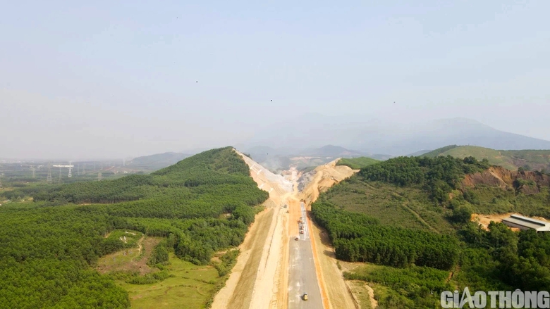Diện mạo cao tốc Bắc - Nam qua H&agrave; Tĩnh thay đổi từng ng&agrave;y- Ảnh 11.