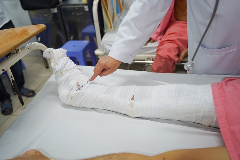 Sức khỏe các nạn nhân trong vụ tai nạn ở Kon Tum hiện ra sao?- Ảnh 2. Sức khỏe các nạn nhân trong vụ tai nạn ở Kon Tum hiện ra sao?- Ảnh 2.