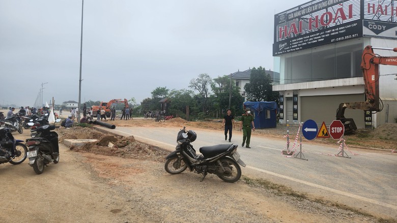 Lao xuống hố công trình đã rào chắn, nam thanh niên tử vong- Ảnh 3. Lao xuống hố công trình đã rào chắn, nam thanh niên tử vong- Ảnh 3.