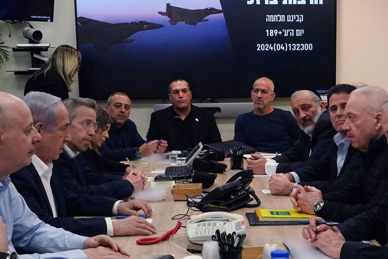 Israel tiến thoái lưỡng nan trong kế hoạch đáp trả Iran- Ảnh 1. Israel tiến thoái lưỡng nan trong kế hoạch đáp trả Iran- Ảnh 1.