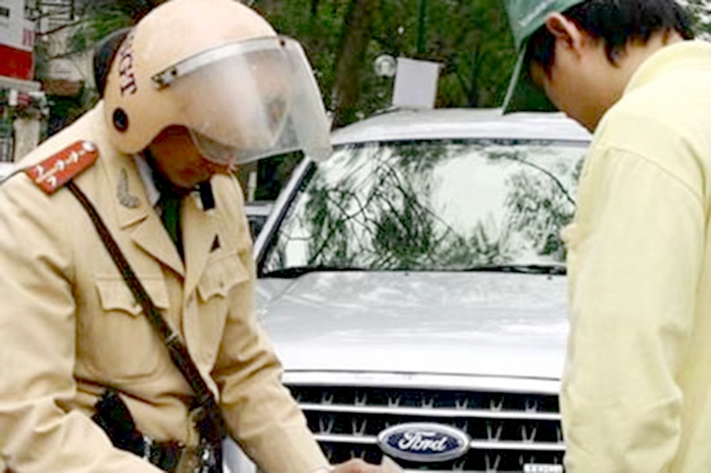 Đi ô tô không chính chủ có bị xử phạt?- Ảnh 1. Đi ô tô không chính chủ có bị xử phạt?- Ảnh 1.