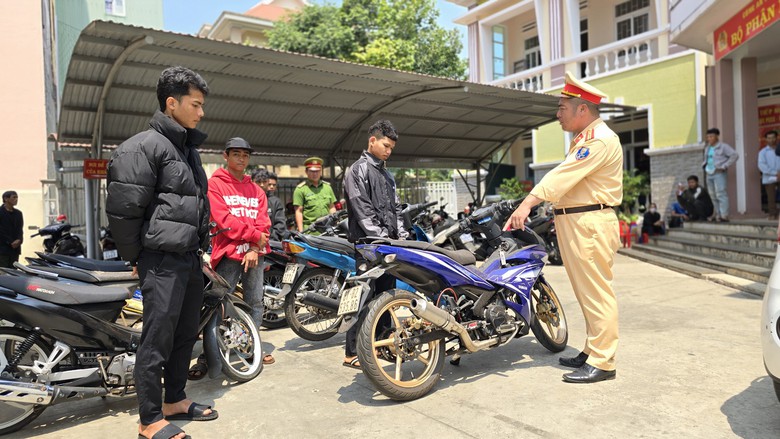 Gia Lai: Phạt 121 triệu đồng nh&oacute;m thanh thiếu ni&ecirc;n vi phạm ATGT- Ảnh 1.