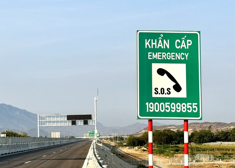 Cao tốc Cam L&acirc;m - Vĩnh Hảo c&oacute; bao nhi&ecirc;u điểm dừng xe khẩn cấp?- Ảnh 1.