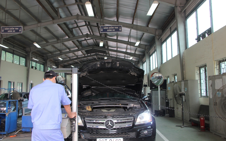 Mượn linh kiện, phụ t&ugrave;ng &ocirc; t&ocirc; đi đăng kiểm bị phạt thế n&agrave;o?