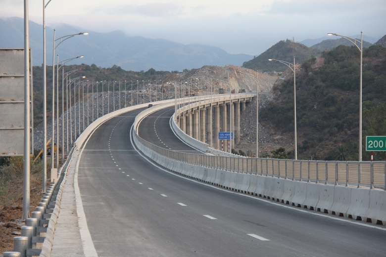 Cao tốc Cam L&acirc;m - Vĩnh Hảo c&oacute; bao nhi&ecirc;u điểm dừng xe khẩn cấp?- Ảnh 4.