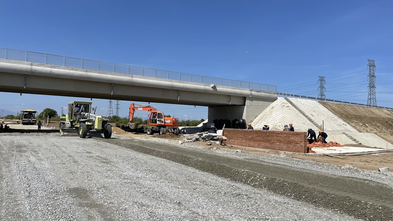 Cao tốc Cam L&acirc;m - Vĩnh Hảo c&oacute; bao nhi&ecirc;u điểm dừng xe khẩn cấp?- Ảnh 3.