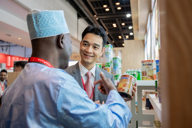 Nền tảng sản xuất vững chắc, năng lực phát triển sản phẩm linh hoạt và dịch vụ tận tậm là "kiềng 3 chân" cho mảng xuất khẩu của Vinamilk. Nền tảng sản xuất vững chắc, năng lực phát triển sản phẩm linh hoạt và dịch vụ tận tậm là "kiềng 3 chân" cho mảng xuất khẩu của Vinamilk.