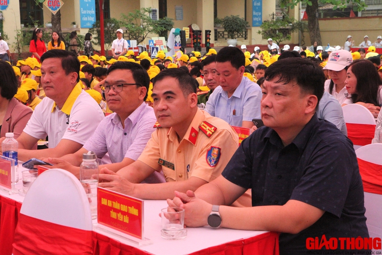 H&agrave;ng trăm học sinh Y&ecirc;n B&aacute;i trải nghiệm tại ng&agrave;y hội ATGT- Ảnh 9.