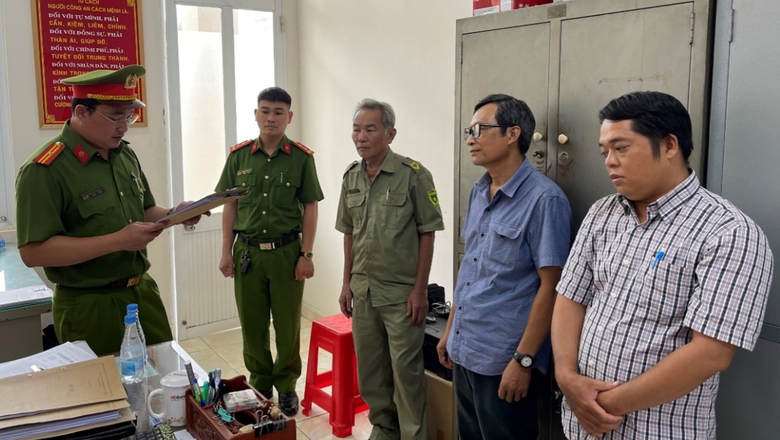 Bắt tạm giam giám đốc, thủ quỹ trung tâm phát triển quỹ đất một huyện ở Đồng Nai- Ảnh 1. Bắt tạm giam giám đốc, thủ quỹ trung tâm phát triển quỹ đất một huyện ở Đồng Nai- Ảnh 1.