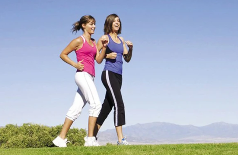 Bất ngờ b&agrave;i tập đơn giản ai cũng c&oacute; thể thực hiện gi&uacute;p bảo vệ sức khỏe, tăng tuổi thọ- Ảnh 1.