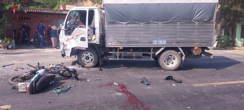 Va chạm với xe tập lái, người đi xe máy tử vong tại chỗ- Ảnh 1. Va chạm với xe tập lái, người đi xe máy tử vong tại chỗ- Ảnh 1.