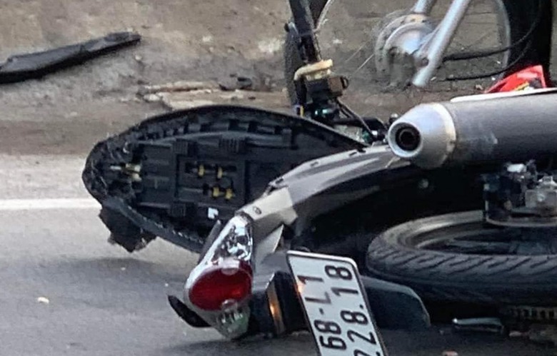 Va chạm giữa xe ben v&agrave; xe m&aacute;y, một thanh ni&ecirc;n tử vong- Ảnh 1.