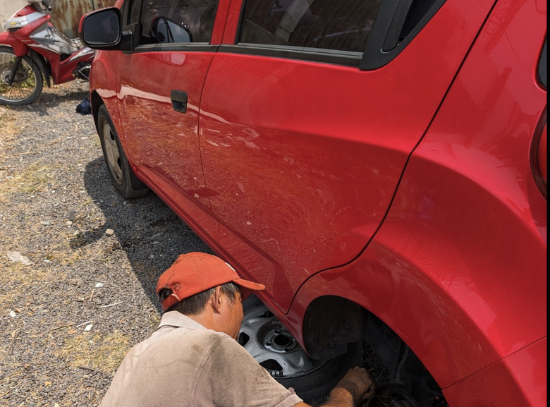 Tái diễn “cò” đăng kiểm, chủ xe cần làm gì để tránh “tiền mất tật mang”- Ảnh 1. Tái diễn “cò” đăng kiểm, chủ xe cần làm gì để tránh “tiền mất tật mang”- Ảnh 1.