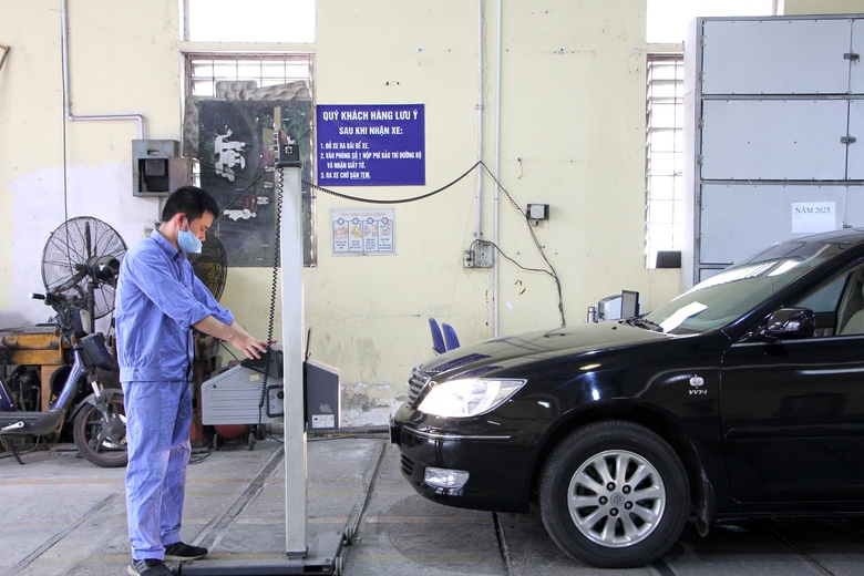 Tái diễn “cò” đăng kiểm, chủ xe cần làm gì để tránh “tiền mất tật mang”- Ảnh 2. Tái diễn “cò” đăng kiểm, chủ xe cần làm gì để tránh “tiền mất tật mang”- Ảnh 2.