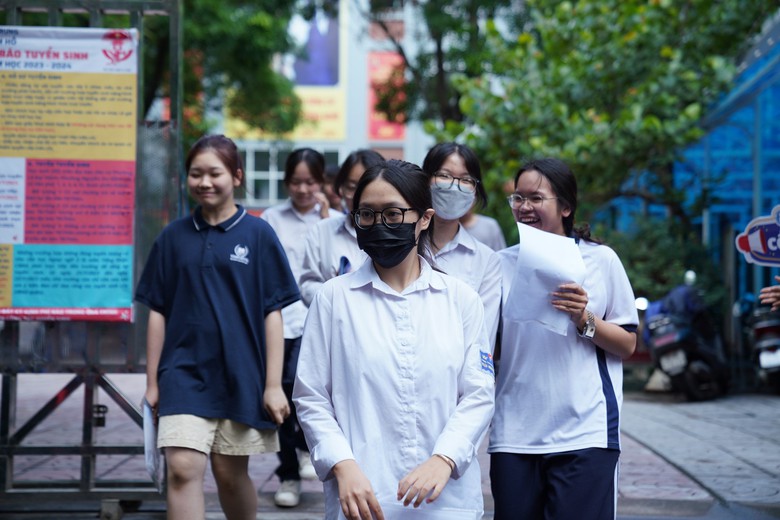 Th&iacute; sinh H&agrave; Nội bắt đầu thử đăng k&yacute; thi tốt nghiệp THPT trực tuyến- Ảnh 1.