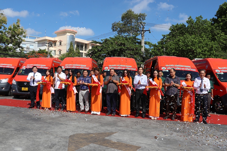 Vĩnh Long khai trương hai tuyến xe bu&yacute;t, học sinh được mua v&eacute; với gi&aacute; cực rẻ- Ảnh 1.