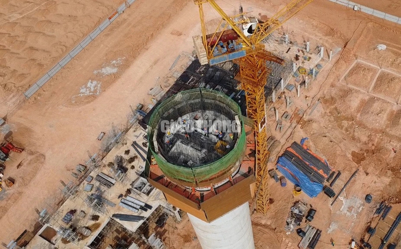 L&agrave;m xuy&ecirc;n lễ, chạy đua từng giờ ở c&ocirc;ng trường s&acirc;n bay Long Th&agrave;nh nắng như đổ lửa- Ảnh 2.