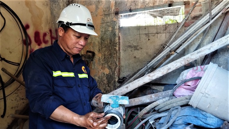 C&ocirc;ng nh&acirc;n căng m&igrave;nh gia cố hầm B&atilde;i Gi&oacute; sau sự cố- Ảnh 1.