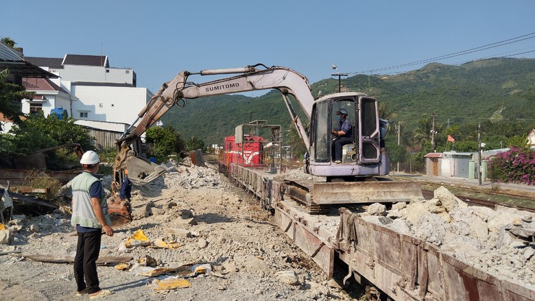 C&ocirc;ng nh&acirc;n căng m&igrave;nh gia cố hầm B&atilde;i Gi&oacute; sau sự cố- Ảnh 2.