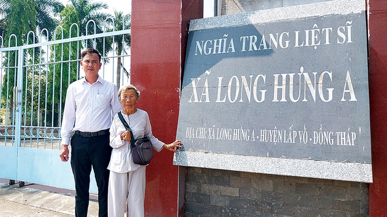 Nữ thương binh b&aacute;n v&eacute; số d&agrave;nh tiền sửa mộ đồng đội- Ảnh 2.