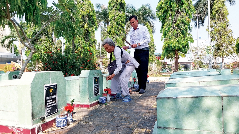Nữ thương binh b&aacute;n v&eacute; số d&agrave;nh tiền sửa mộ đồng đội- Ảnh 3.