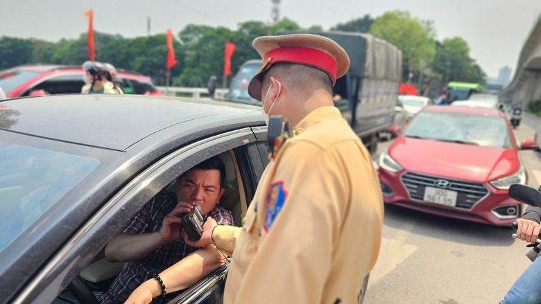 Cục trưởng Ph&aacute;p chế: Luật Trật tự ATGT đường bộ c&oacute; nhiều &yacute; nghĩa thực tiễn- Ảnh 2.