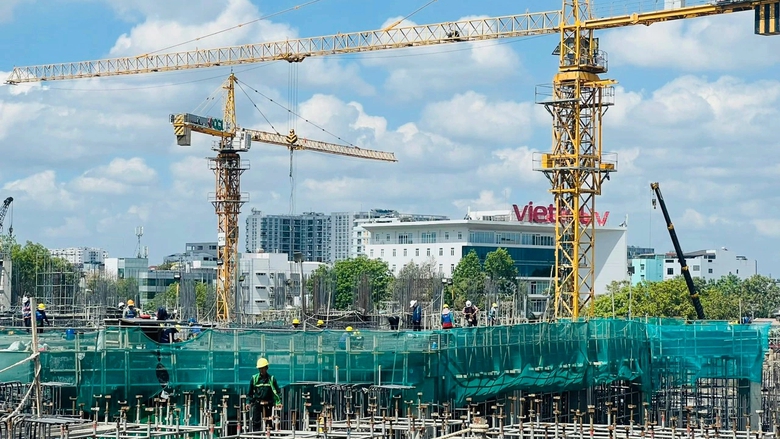 Tiến độ thần tốc tr&ecirc;n c&ocirc;ng trường nh&agrave; ga T3 s&acirc;n bay T&acirc;n Sơn Nhất- Ảnh 2.