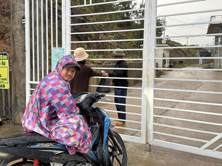 L&acirc;m Đồng: Đường bị r&agrave;o, d&acirc;n kh&ocirc;ng lối đi, tr&aacute;ch nhiệm thuộc về ai?- Ảnh 1.