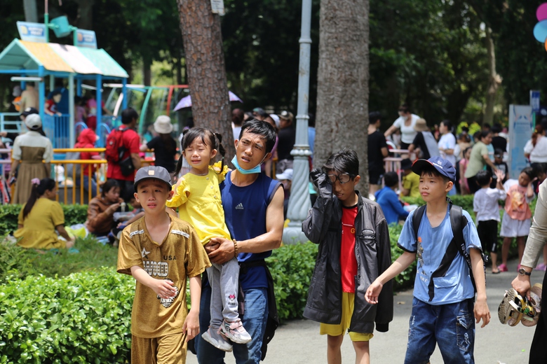 Thảo Cầm Vi&ecirc;n S&agrave;i G&ograve;n chật như n&ecirc;m những ng&agrave;y nghỉ lễ- Ảnh 14.