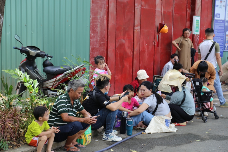 Thảo Cầm Vi&ecirc;n S&agrave;i G&ograve;n chật như n&ecirc;m những ng&agrave;y nghỉ lễ- Ảnh 13.