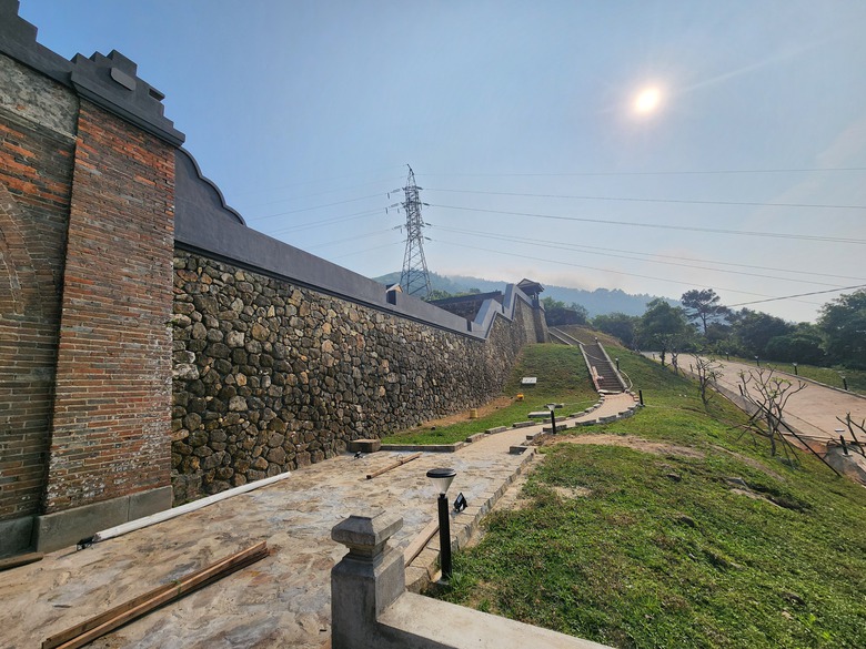 Ngắm "Thi&ecirc;n hạ đệ nhất h&ugrave;ng quan" sau khi được phục dựng- Ảnh 4.