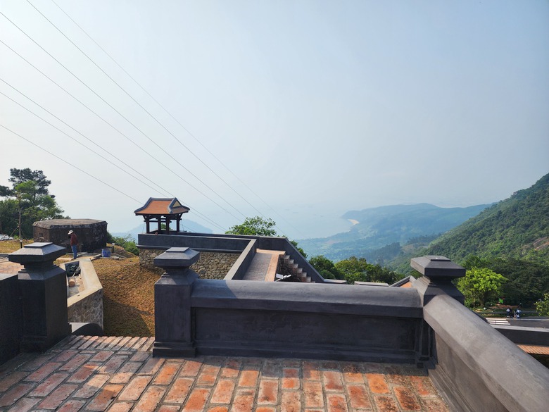 Ngắm "Thi&ecirc;n hạ đệ nhất h&ugrave;ng quan" sau khi được phục dựng- Ảnh 12.