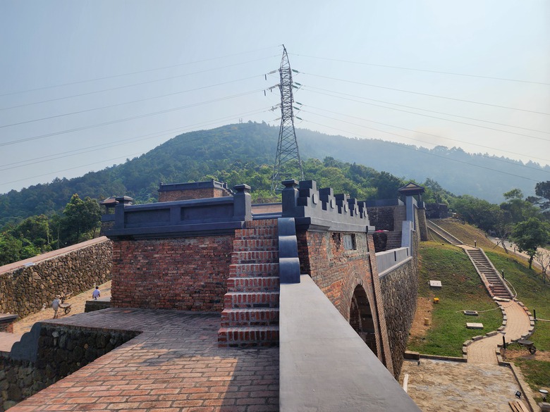 Ngắm "Thi&ecirc;n hạ đệ nhất h&ugrave;ng quan" sau khi được phục dựng- Ảnh 14.