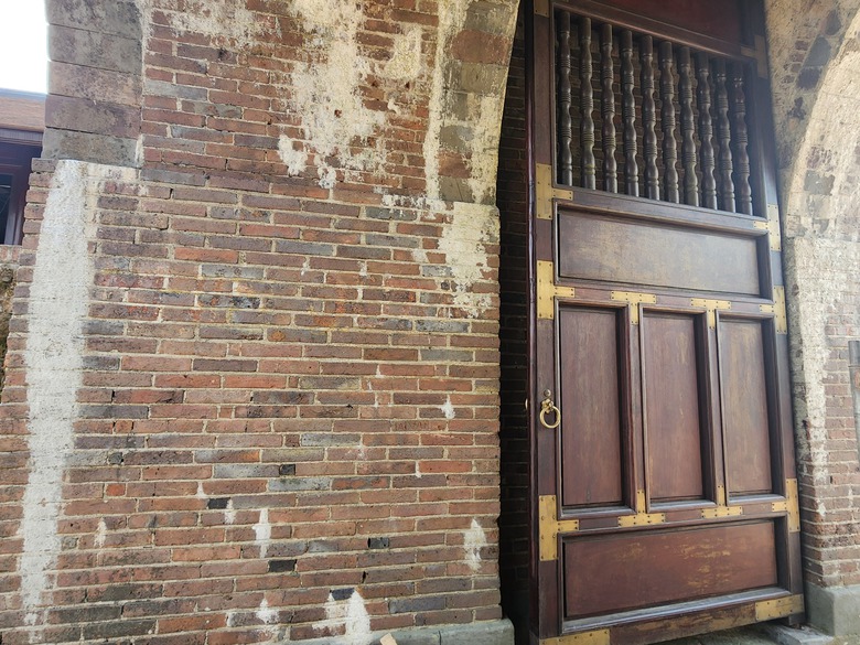 Ngắm "Thi&ecirc;n hạ đệ nhất h&ugrave;ng quan" sau khi được phục dựng- Ảnh 6.