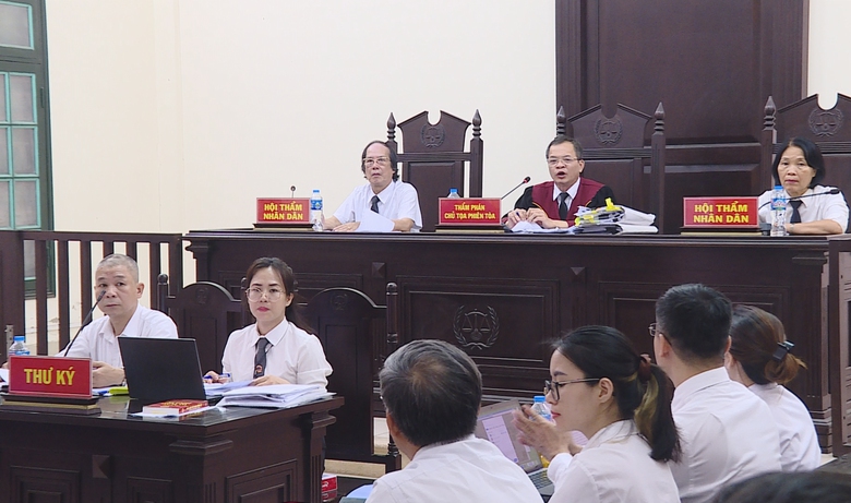 H&igrave;nh ảnh &ocirc;ng tr&ugrave;m m&ecirc; si&ecirc;u xe của đường d&acirc;y đ&aacute;nh bạc ngh&igrave;n tỷ khi ra t&ograve;a- Ảnh 3.