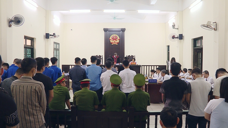 H&igrave;nh ảnh &ocirc;ng tr&ugrave;m m&ecirc; si&ecirc;u xe của đường d&acirc;y đ&aacute;nh bạc ngh&igrave;n tỷ khi ra t&ograve;a- Ảnh 5.