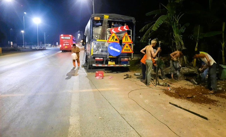 Tăng chốt ph&acirc;n luồng xe kh&aacute;ch tr&ecirc;n 30 chỗ, xe tải nặng kh&ocirc;ng v&agrave;o cao tốc Cam Lộ - La Sơn- Ảnh 4.