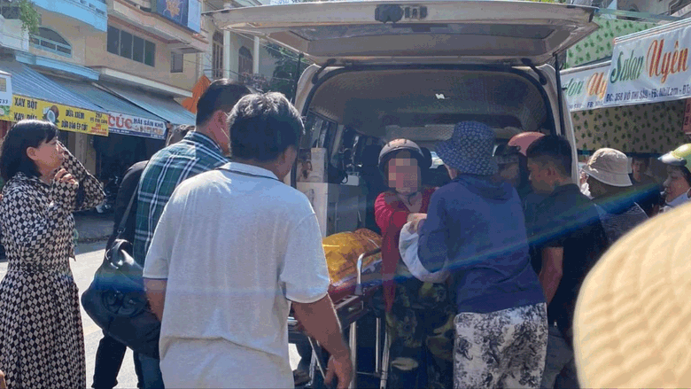 Học sinh lớp 5 tử vong nghi ngộ độc: Thêm nhiều em đau bụng, nôn ói- Ảnh 3. Học sinh lớp 5 tử vong nghi ngộ độc: Thêm nhiều em đau bụng, nôn ói- Ảnh 3.