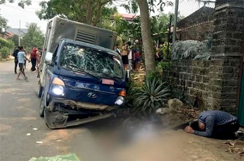 Hiện trường vụ tai nạn khiến 2 nữ sinh thương vong.