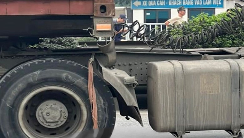 Hiện trường vụ tai nạn khiến người phụ nữ đi xe đạp điện tử vong.