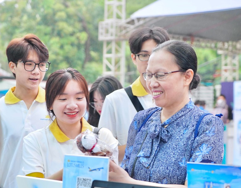 Vietnam Airlines tung loạt vé ưu đãi bay quốc tế tại VITM 2024- Ảnh 1. Vietnam Airlines tung loạt vé ưu đãi bay quốc tế tại VITM 2024- Ảnh 1.